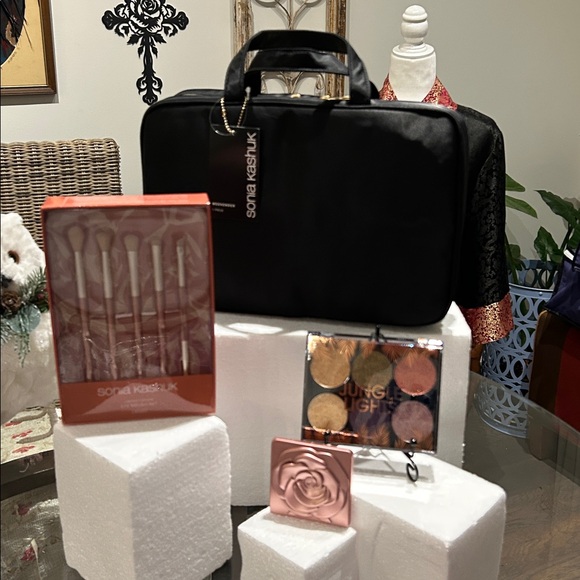Sonia Kashuk Black Weekender with Brushes & Jungle Lights Palette & Compact NWT - Picture 1 of 8